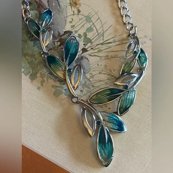 Silver Tone Necklace w/Blue Rhinestones Elegant Teal Flecked Leaf Short- Vintage - Picture 10 of 16